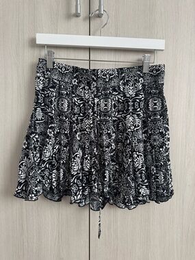 Zara Black & White Printed Mini Skort Sz M